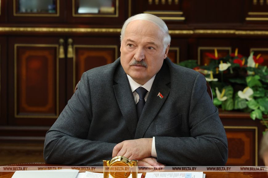 Последние метры Родины, светский прием, наказы для кадров и указ о криптобанках. Итоги недели Президента 