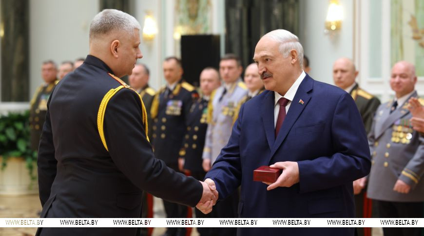 Союзный вектор в Кремле, инспекция с вилами в руках и награды защитникам Отечества. Итоги недели Президента