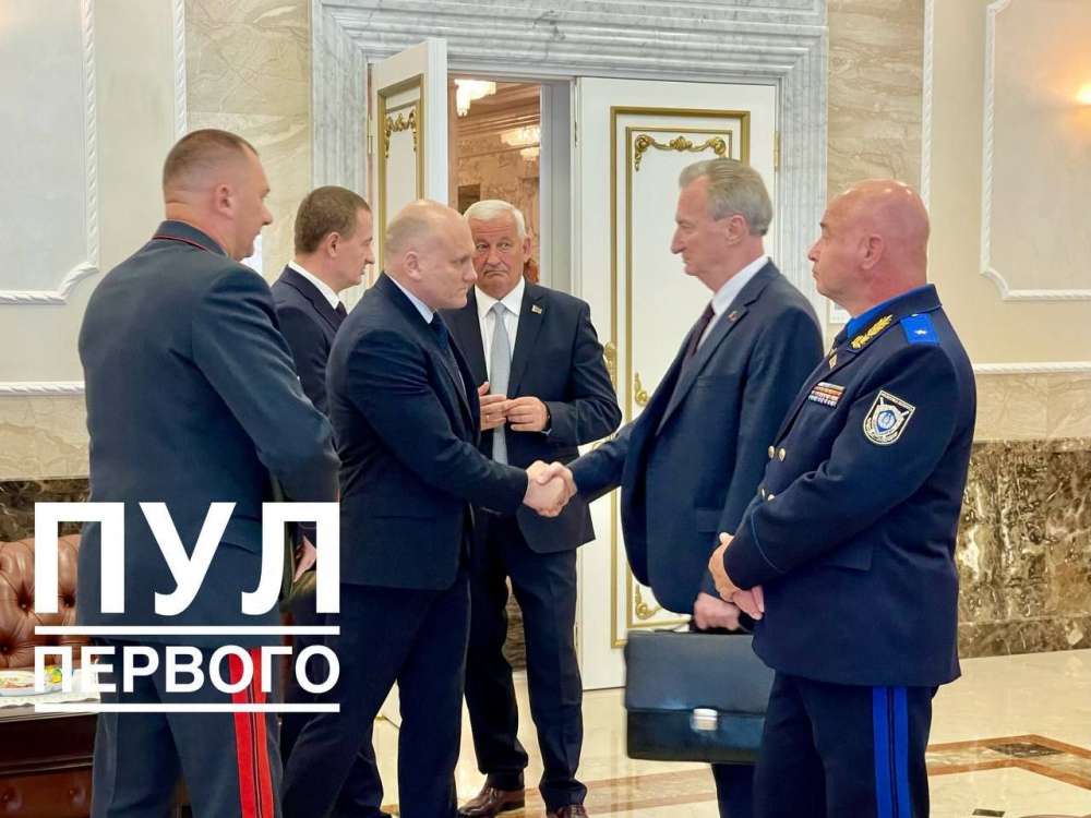Неделю Первого открывает большое экономическое совещание.