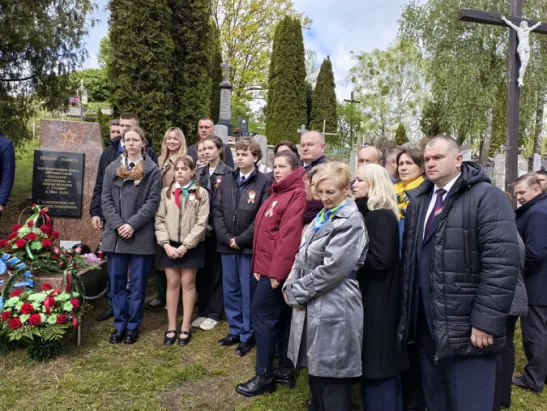🌹 Сегодня, 5 мая, представители 6-й поликлиники приняли участие в акции "Народное возложение", чтобы почтить память героев.