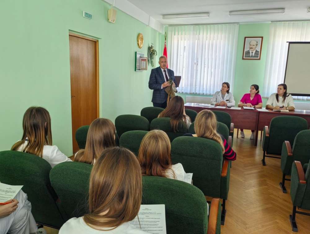 Сегодня в нашем учреждении прошло важное мероприятие для молодых специалистов, посвященное ключевым аспектам безопасности на рабочем месте: пожарной безопасности и охране труда. 